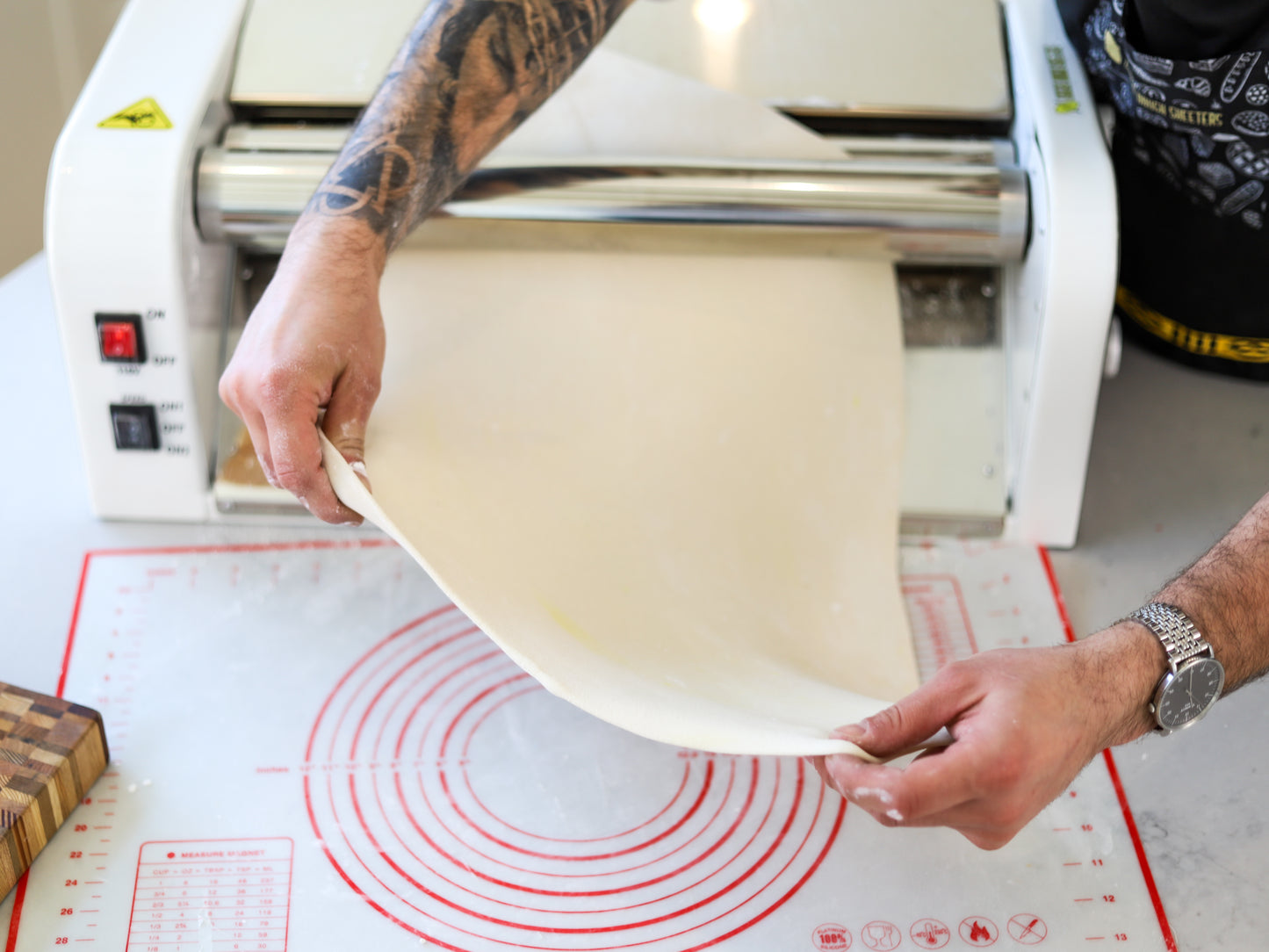 Laminadora de masa eléctrica: máquina para amasar de alta capacidad para pizza, pasteles y más, ideal para cocinas domésticas y comerciales